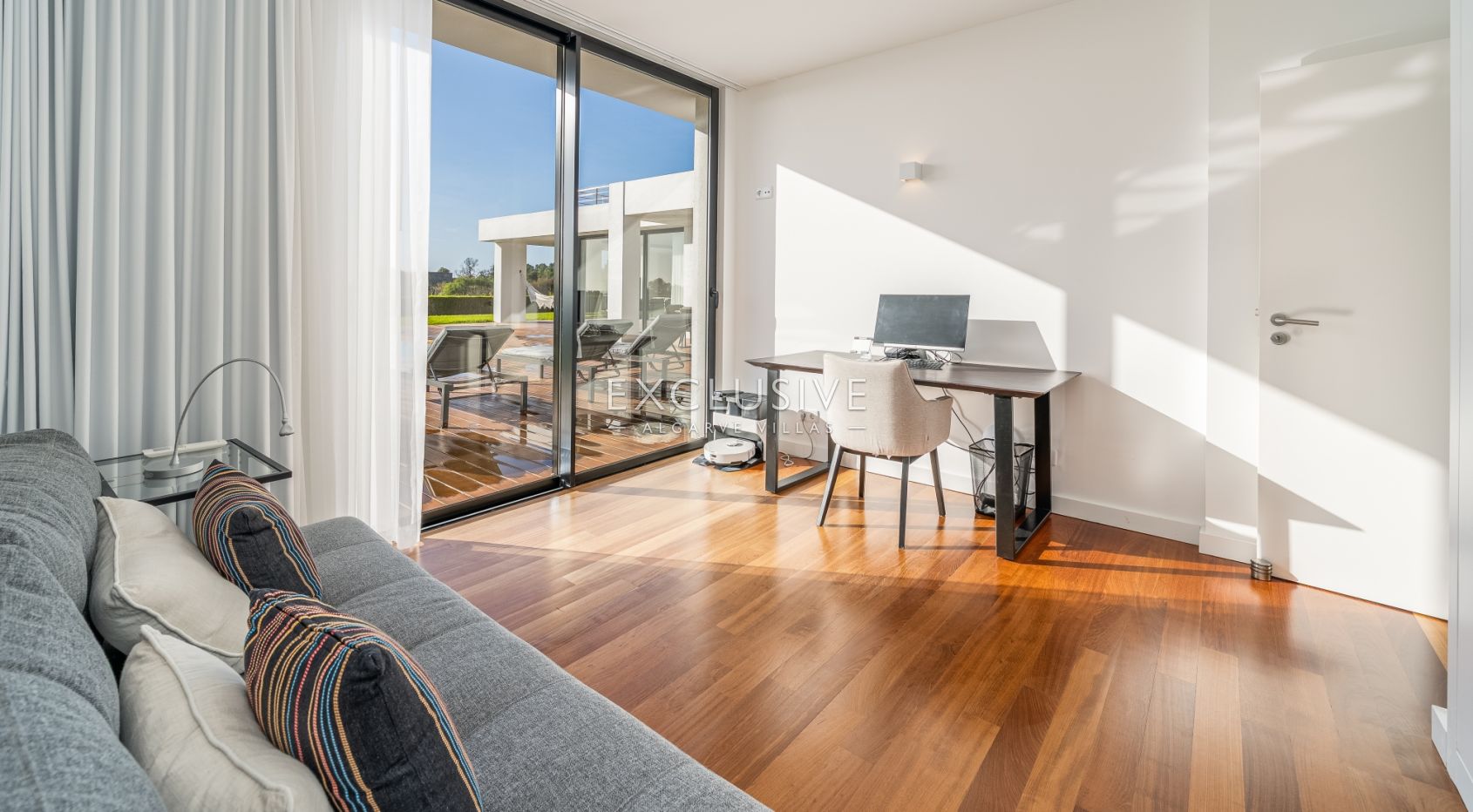 Elegante Villa mit außergewöhnlicher Aussicht und direktem Zugang zum Palmares Golf, Al