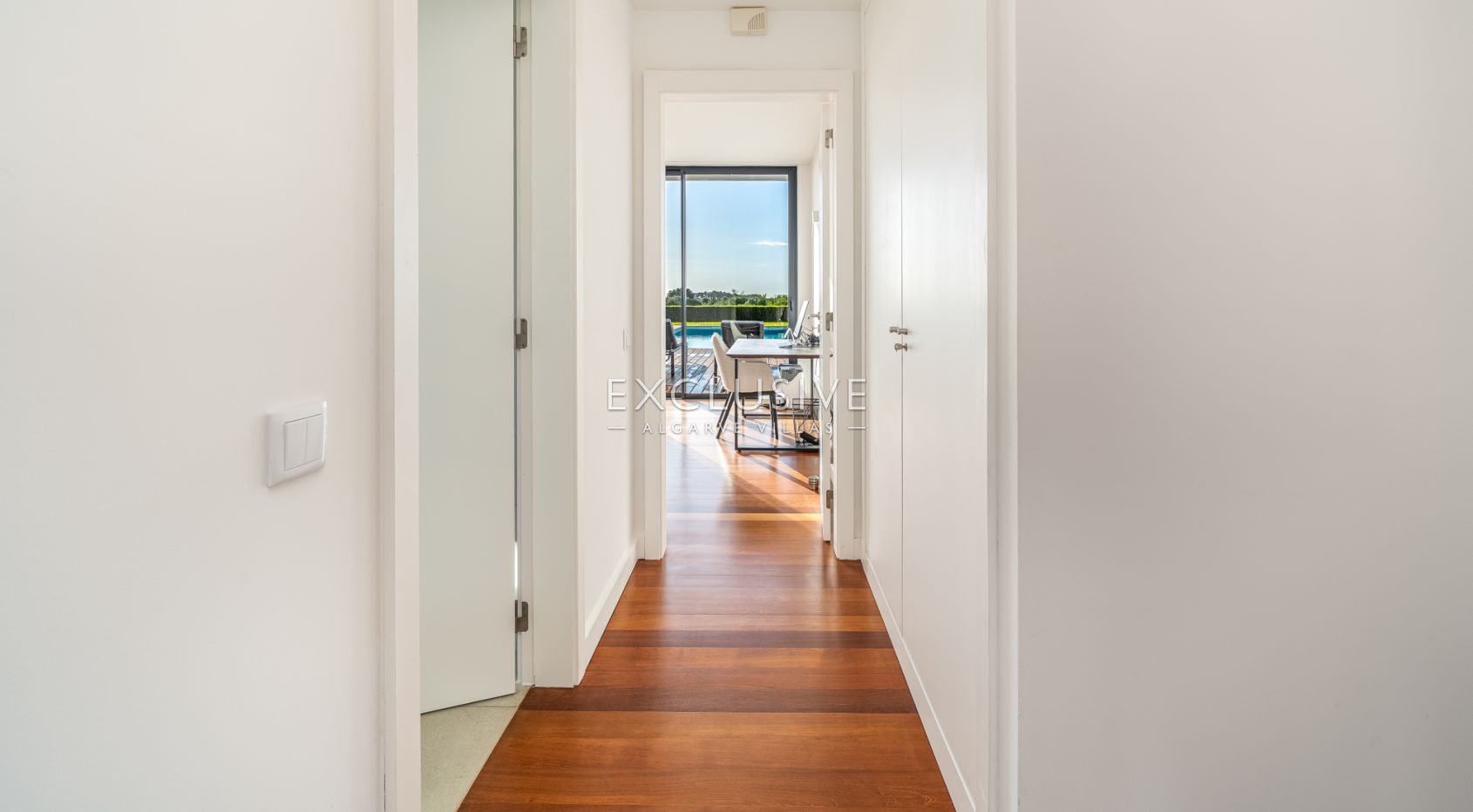 Elegante Villa mit außergewöhnlicher Aussicht und direktem Zugang zum Palmares Golf, Al