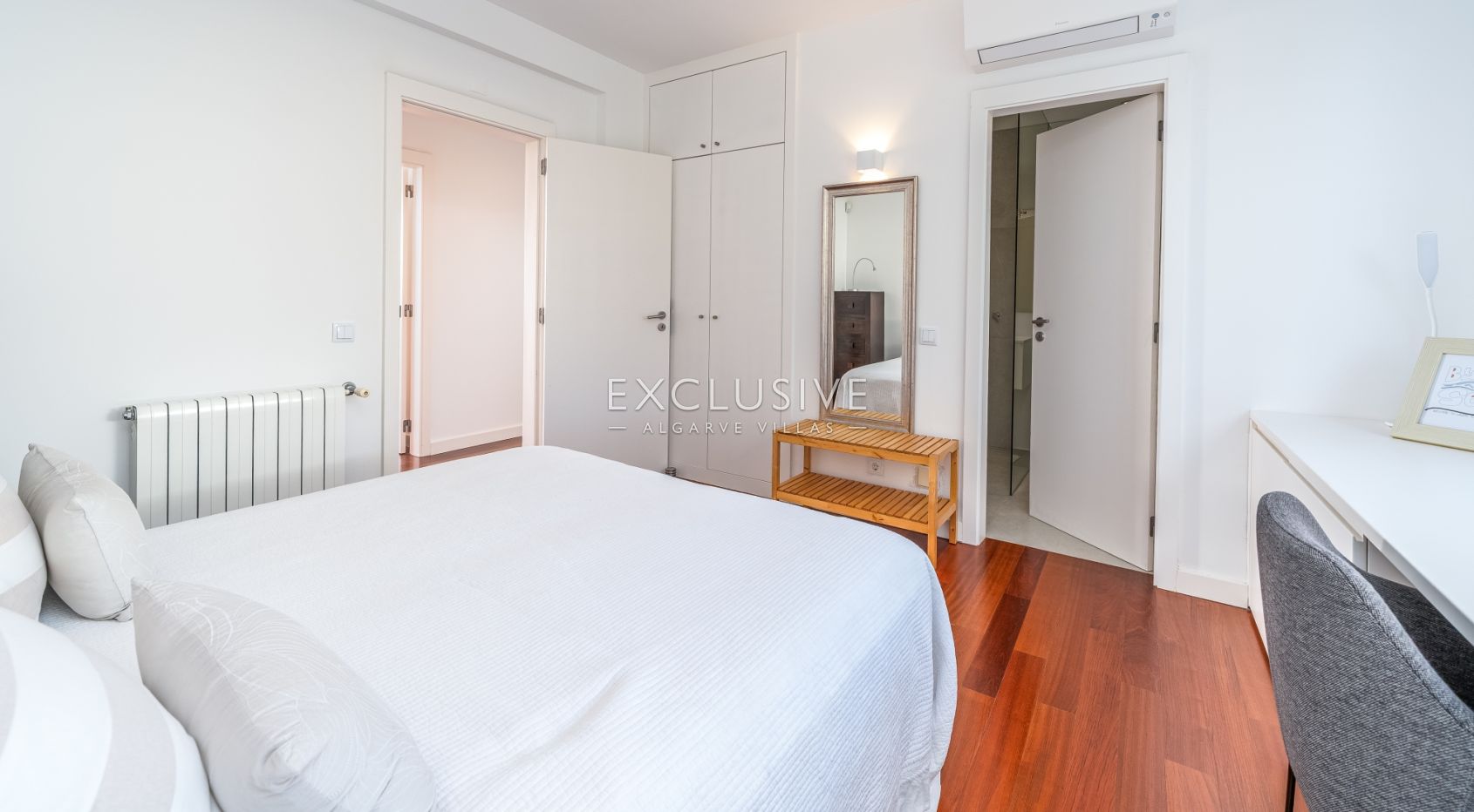 Elegante Villa mit außergewöhnlicher Aussicht und direktem Zugang zum Palmares Golf, Al