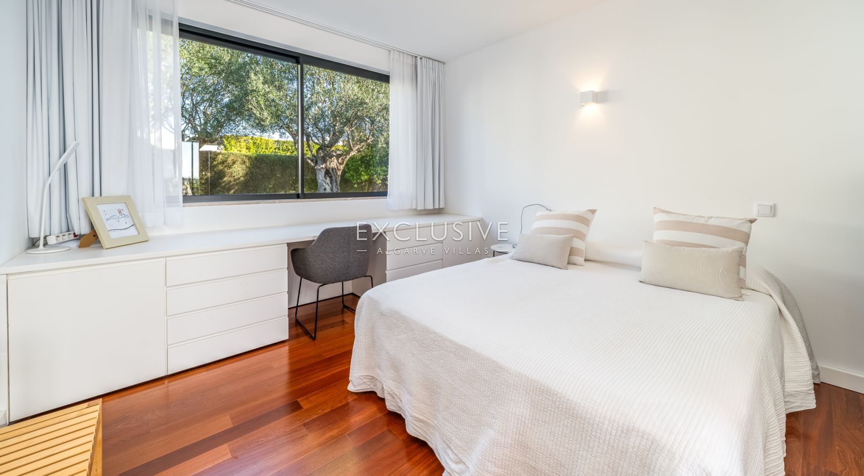 Elegante Villa mit außergewöhnlicher Aussicht und direktem Zugang zum Palmares Golf, Al