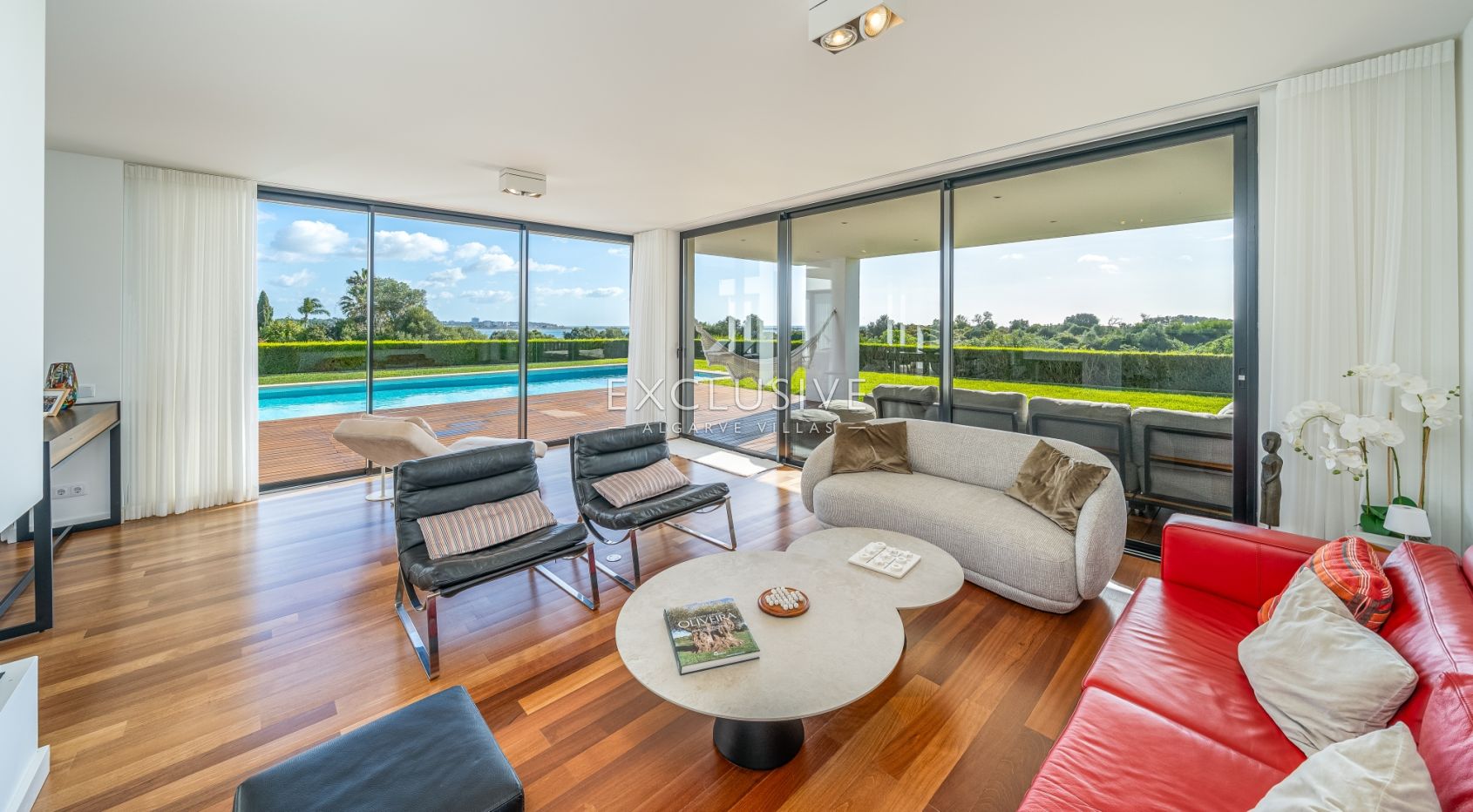 Elegante Villa mit außergewöhnlicher Aussicht und direktem Zugang zum Palmares Golf, Al