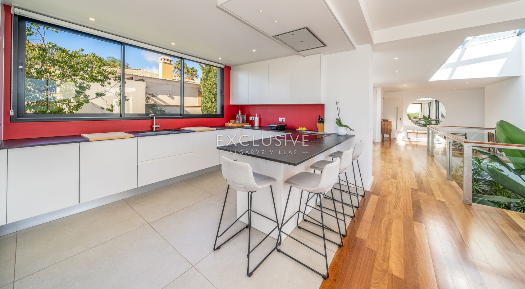 Elegante Villa mit außergewöhnlicher Aussicht und direktem Zugang zum Palmares Golf, Al