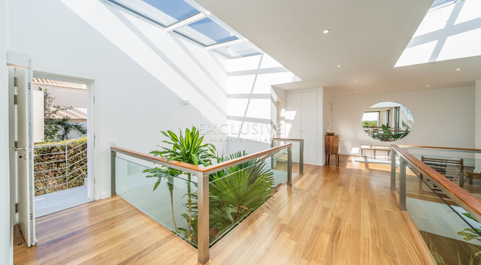 Elegante Villa mit außergewöhnlicher Aussicht und direktem Zugang zum Palmares Golf, Al
