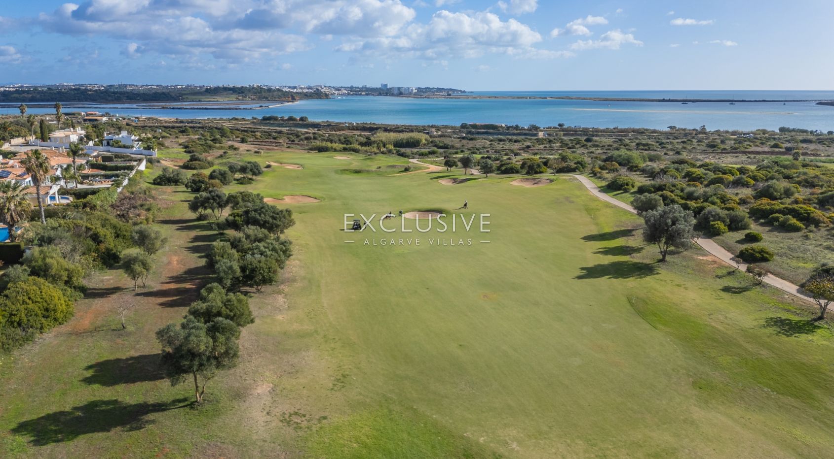 Elegante Villa mit außergewöhnlicher Aussicht und direktem Zugang zum Palmares Golf, Al