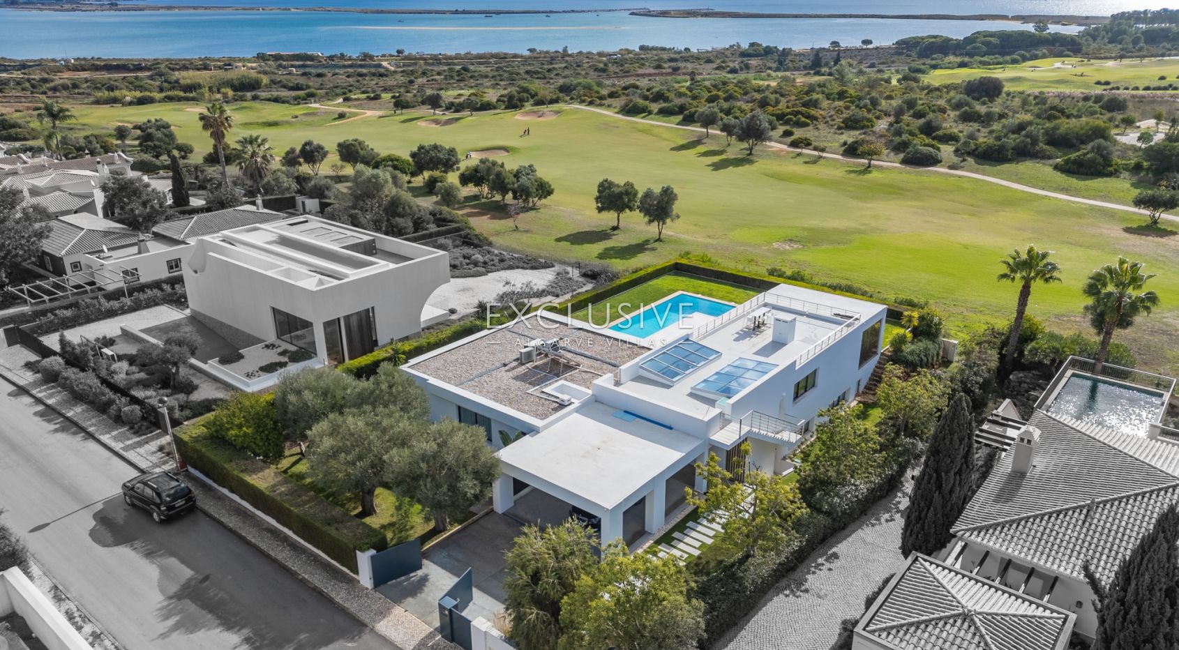 Elegante Villa mit außergewöhnlicher Aussicht und direktem Zugang zum Palmares Golf, Al