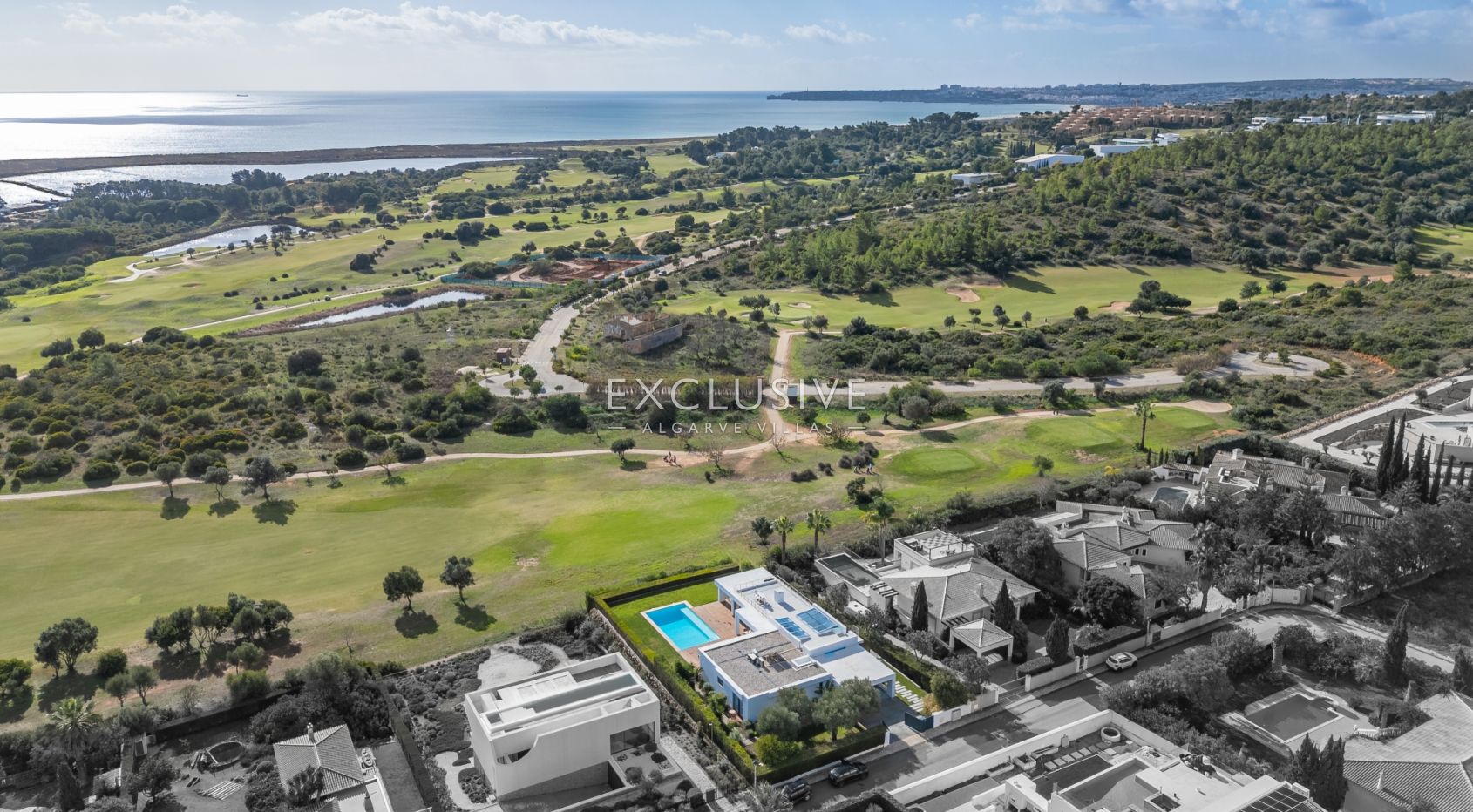 Elegante Villa mit außergewöhnlicher Aussicht und direktem Zugang zum Palmares Golf, Al