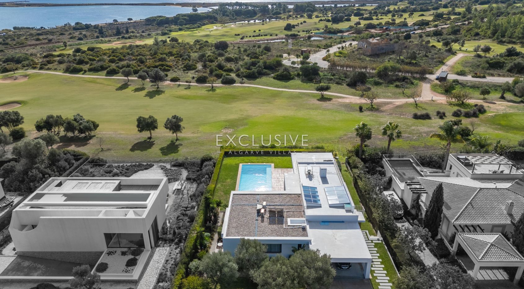 Elegante Villa mit außergewöhnlicher Aussicht und direktem Zugang zum Palmares Golf, Al