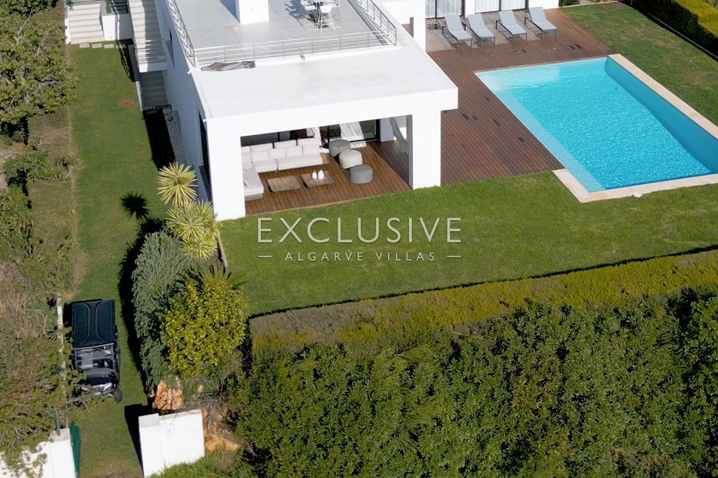 Elegante Villa mit außergewöhnlicher Aussicht und direktem Zugang zum Palmares Golf, Al