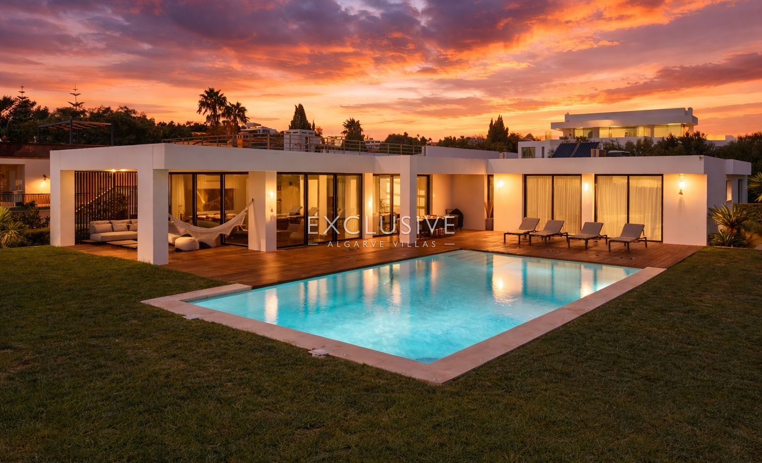 Elegante Villa mit außergewöhnlicher Aussicht und direktem Zugang zum Palmares Golf, Al