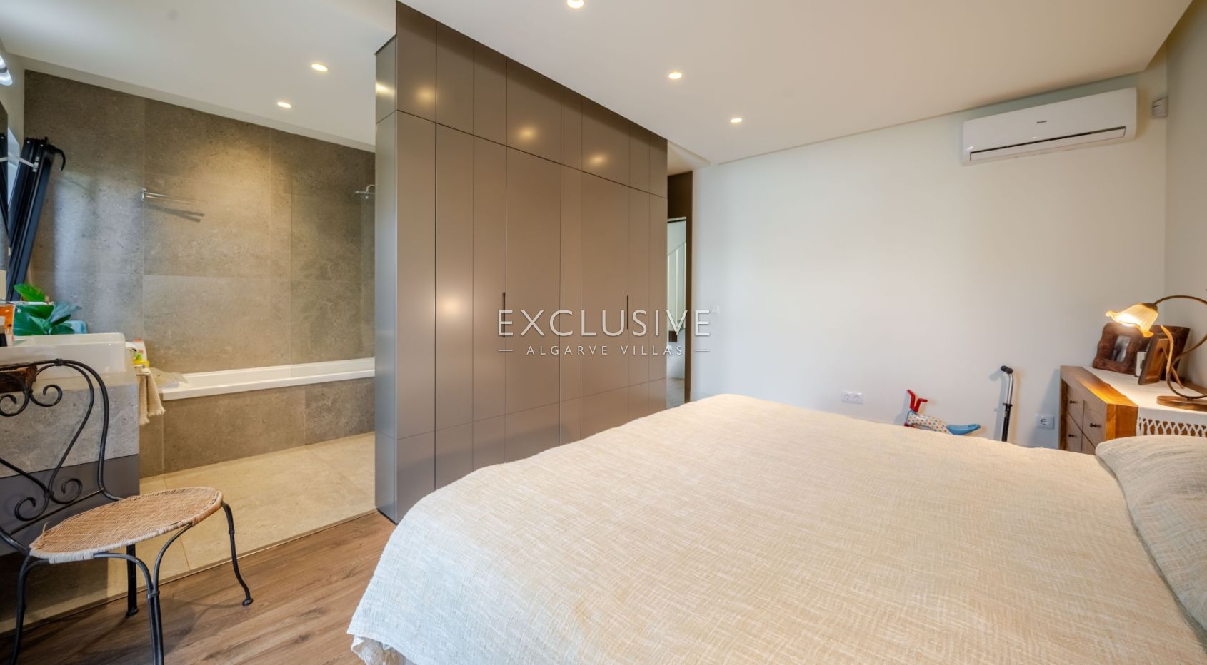 Buy 3+1 Bedroom Villa in Well Sought after Location in Vilamoura