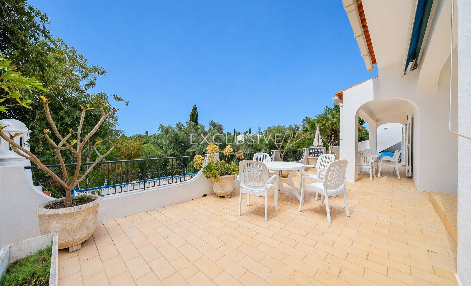 3 Schlafzimmer + separates 4. Schlafzimmer, Villa Carvoeiro, Pool und Meerblick in der