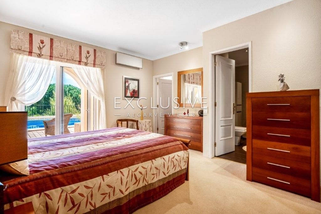Exklusive 3 + 1 Schlafzimmer Villa auf großem Grundstück und Pool in Monte Judeu bei Po