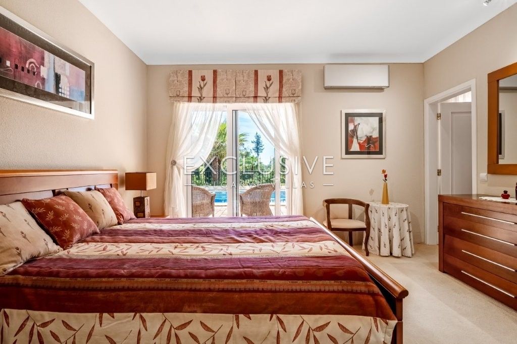 Exklusive 3 + 1 Schlafzimmer Villa auf großem Grundstück und Pool in Monte Judeu bei Po