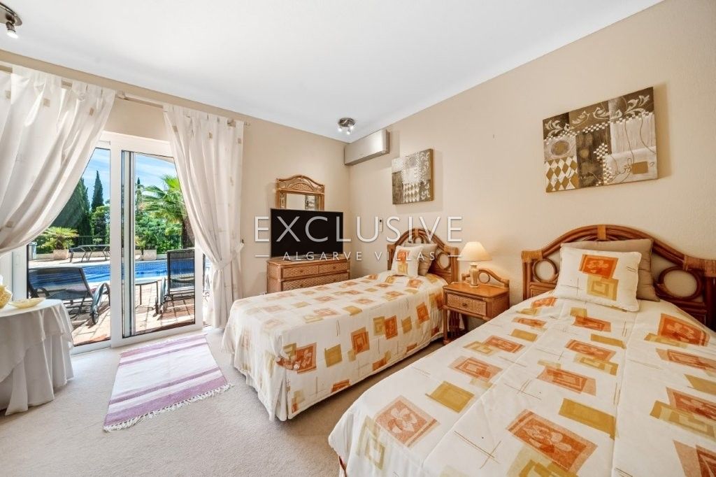 Exklusive 3 + 1 Schlafzimmer Villa auf großem Grundstück und Pool in Monte Judeu bei Po