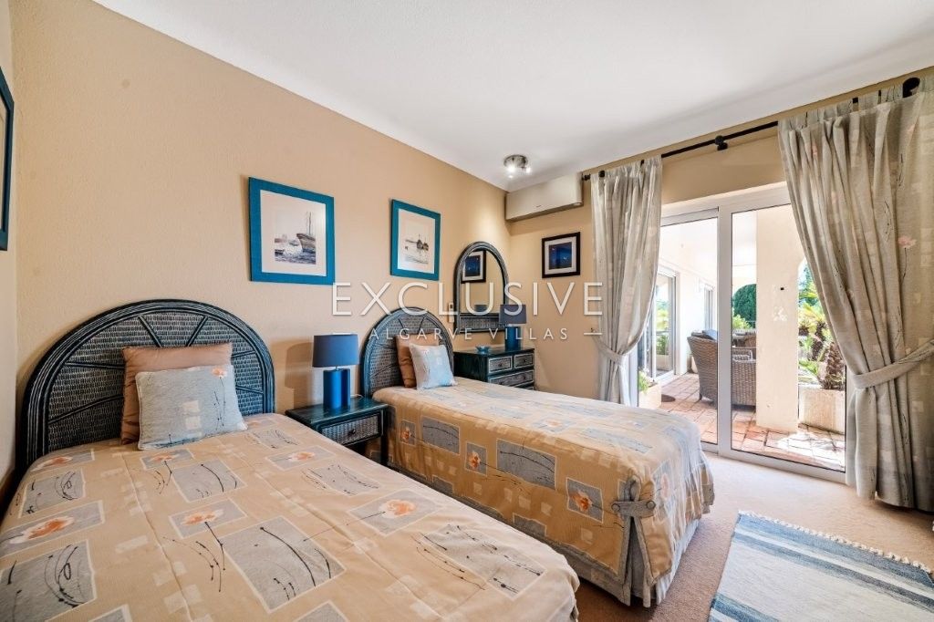 Exklusive 3 + 1 Schlafzimmer Villa auf großem Grundstück und Pool in Monte Judeu bei Po