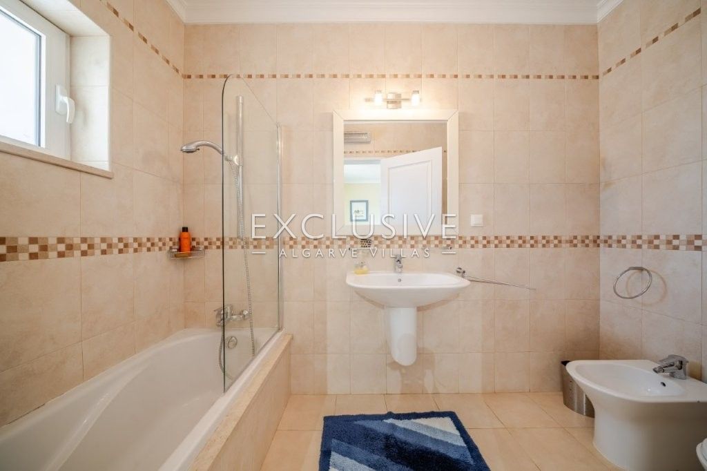 Exklusive 3 + 1 Schlafzimmer Villa auf großem Grundstück und Pool in Monte Judeu bei Po