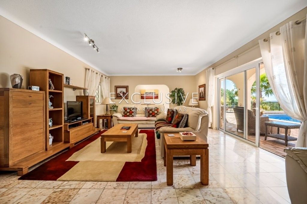 Exklusive 3 + 1 Schlafzimmer Villa auf großem Grundstück und Pool in Monte Judeu bei Po