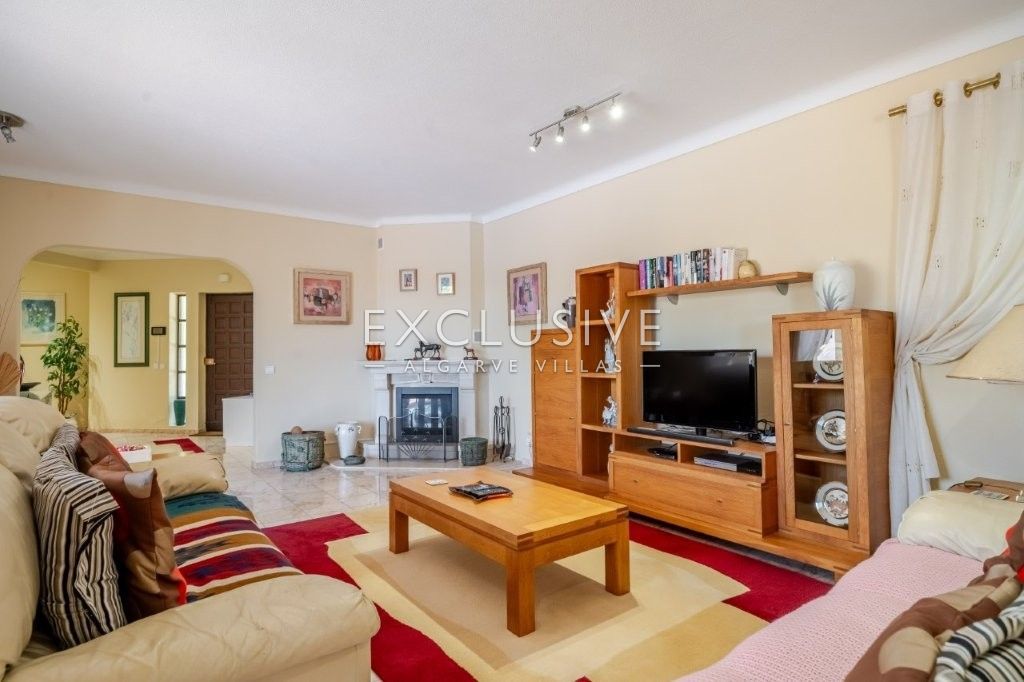 Exklusive 3 + 1 Schlafzimmer Villa auf großem Grundstück und Pool in Monte Judeu bei Po