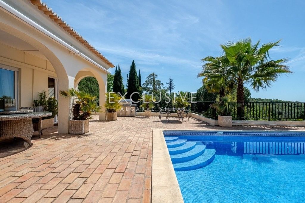 Exklusive 3 + 1 Schlafzimmer Villa auf großem Grundstück und Pool in Monte Judeu bei Po
