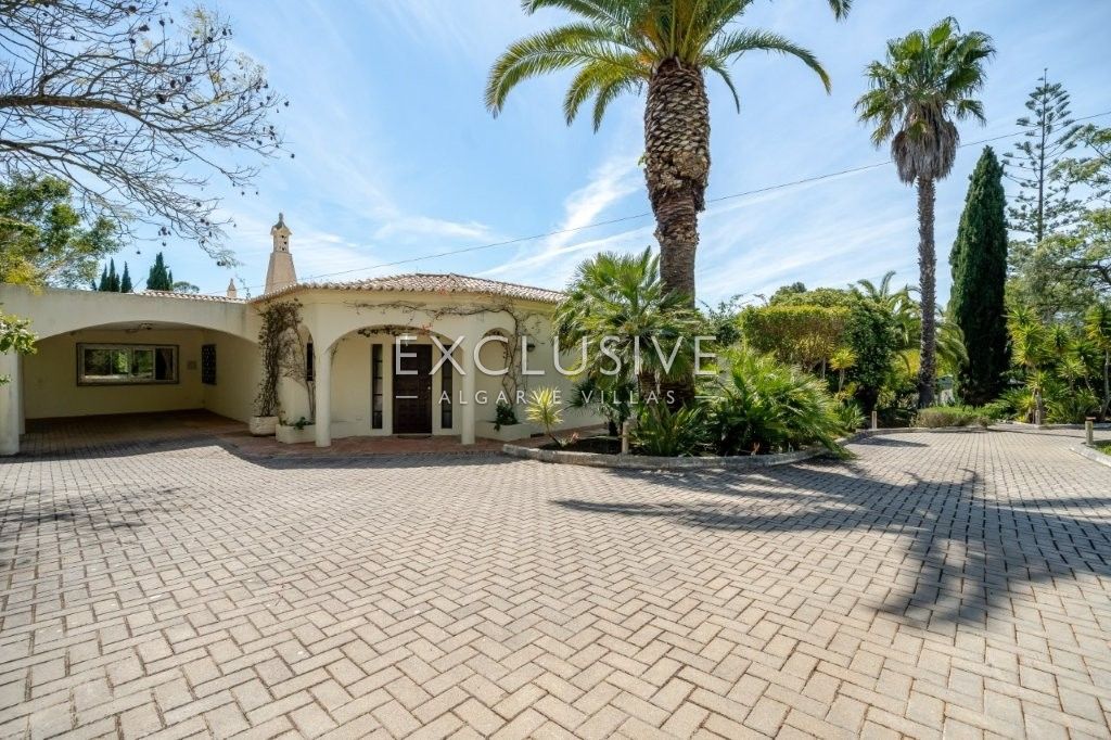 Exklusive 3 + 1 Schlafzimmer Villa auf großem Grundstück und Pool in Monte Judeu bei Po