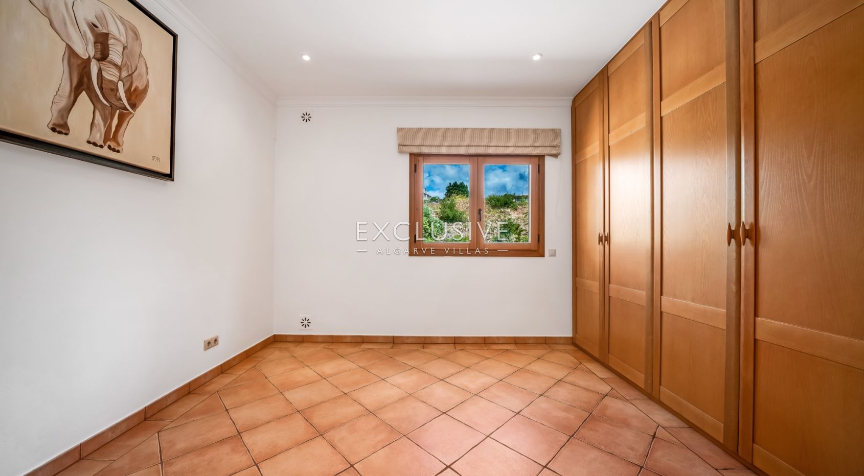 4-Schlafzimmer-Villa in Santa Bárbara de Nexe mit unverbautem Meerblick