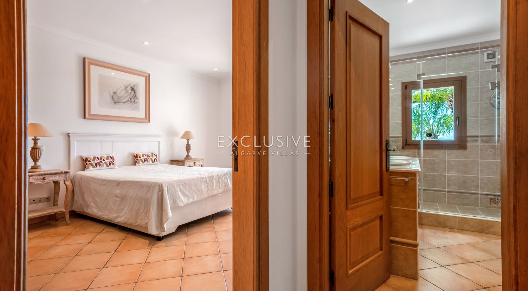 4-Schlafzimmer-Villa in Santa Bárbara de Nexe mit unverbautem Meerblick
