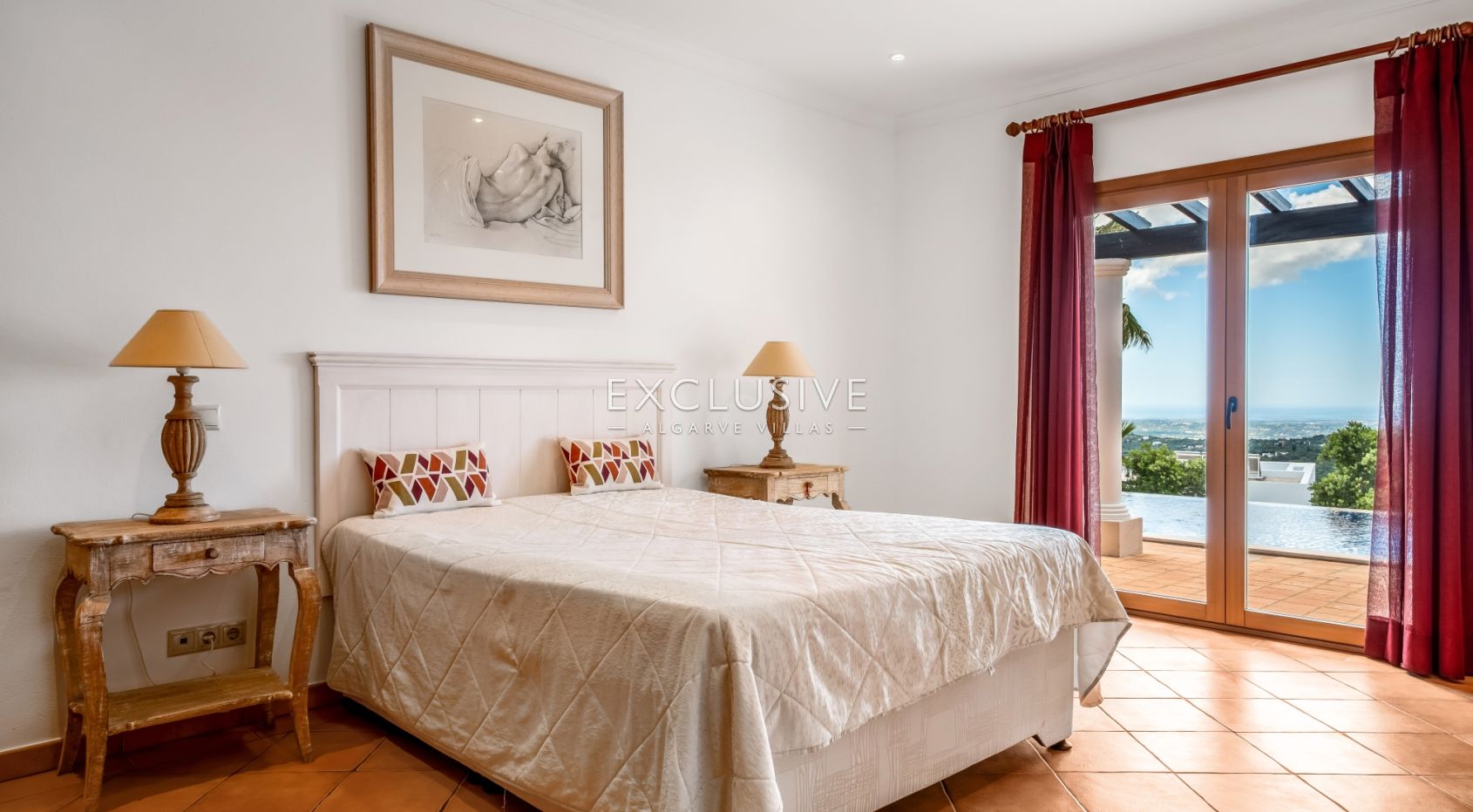 4-Schlafzimmer-Villa in Santa Bárbara de Nexe mit unverbautem Meerblick