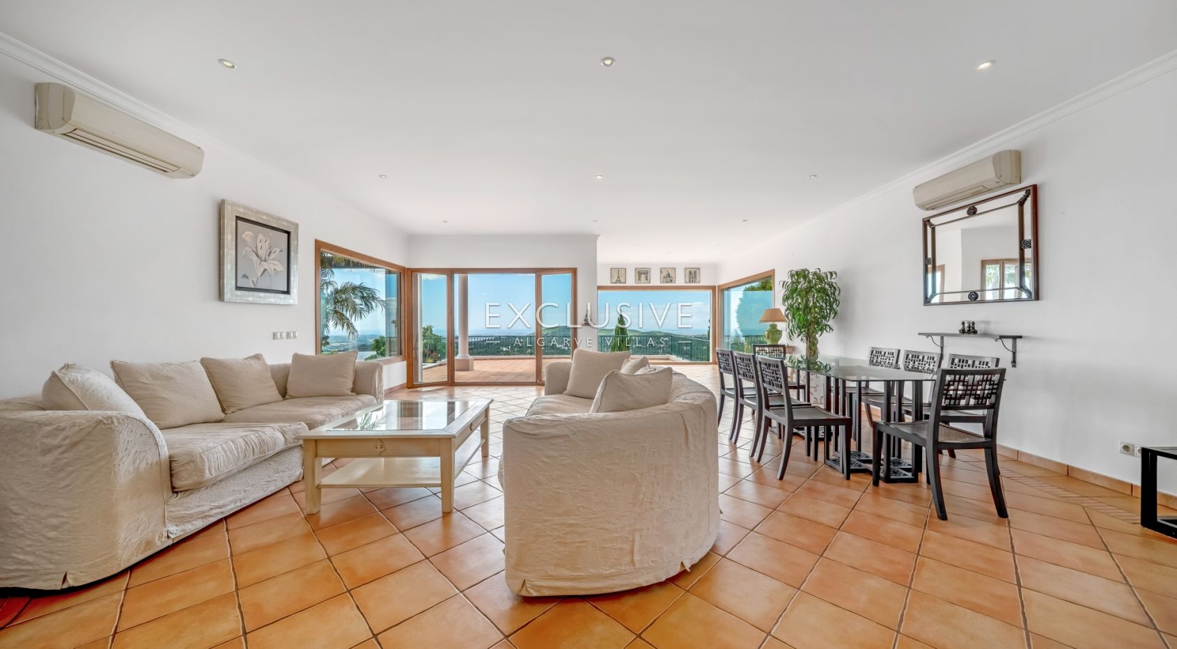 4-Schlafzimmer-Villa in Santa Bárbara de Nexe mit unverbautem Meerblick