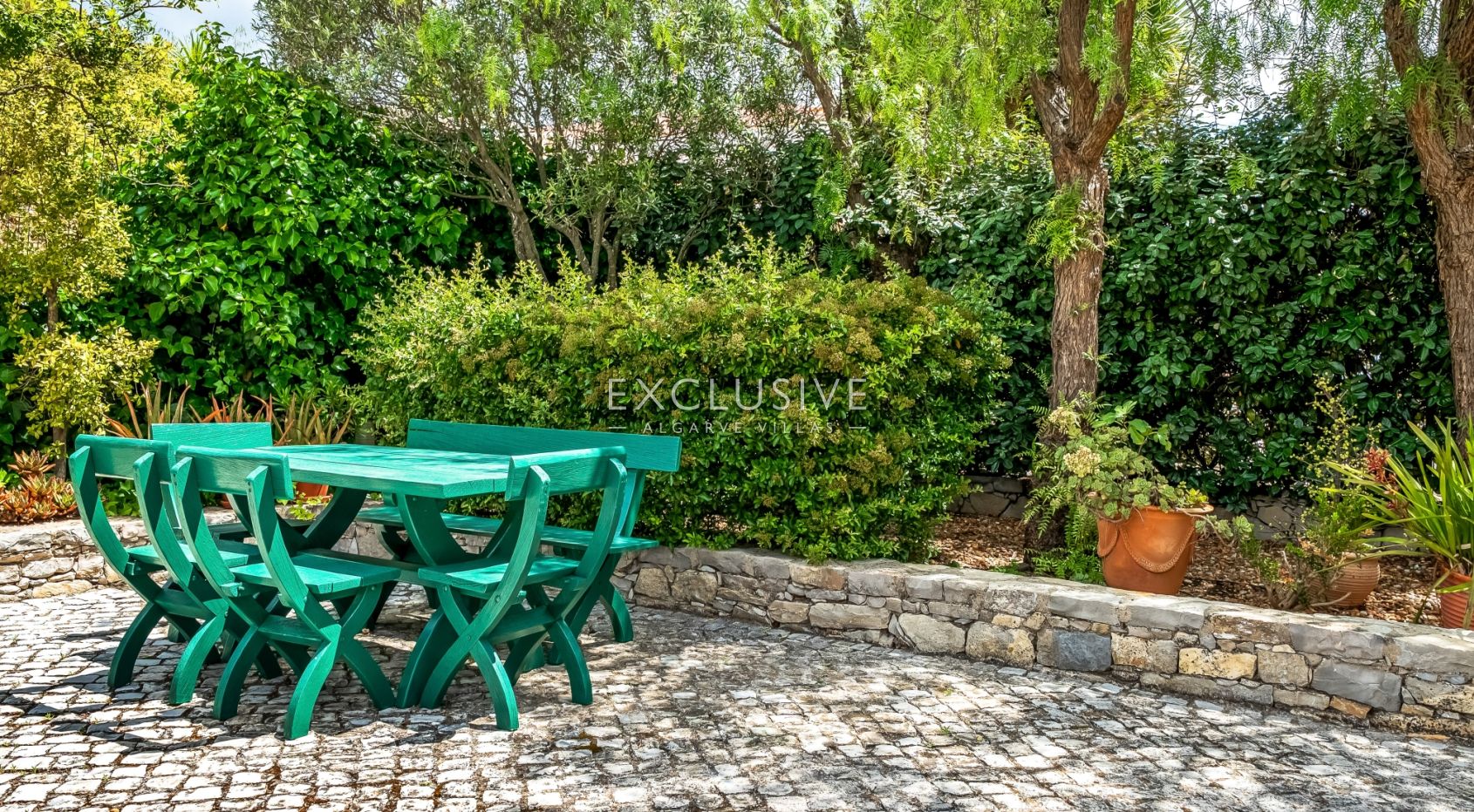 4-Schlafzimmer-Villa in Santa Bárbara de Nexe mit unverbautem Meerblick
