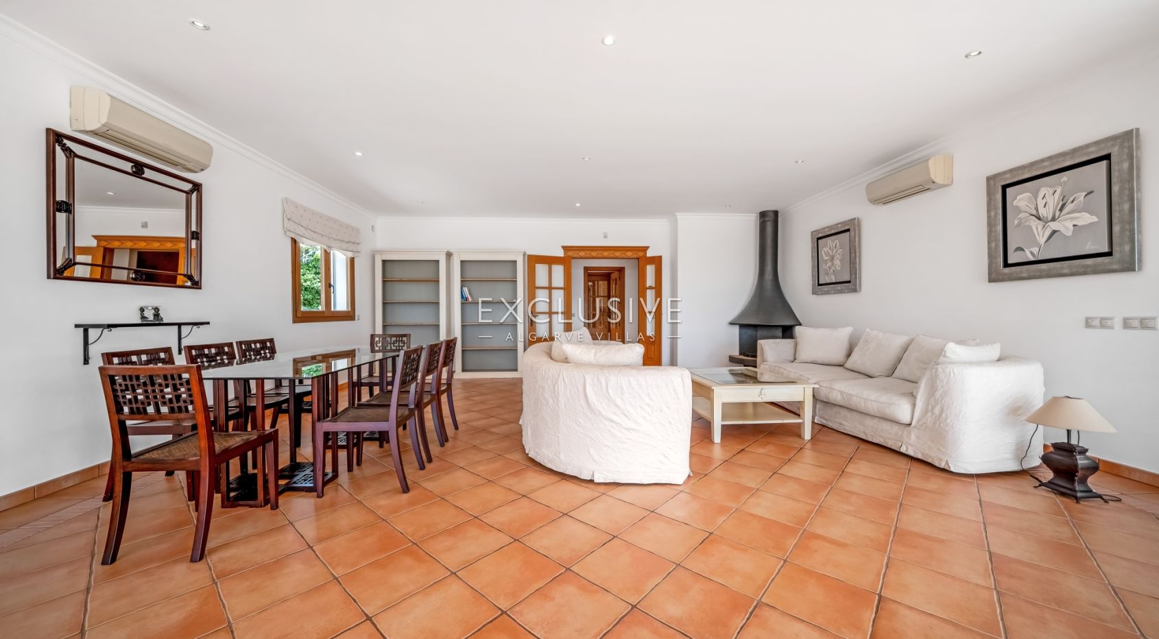 4-Schlafzimmer-Villa in Santa Bárbara de Nexe mit unverbautem Meerblick