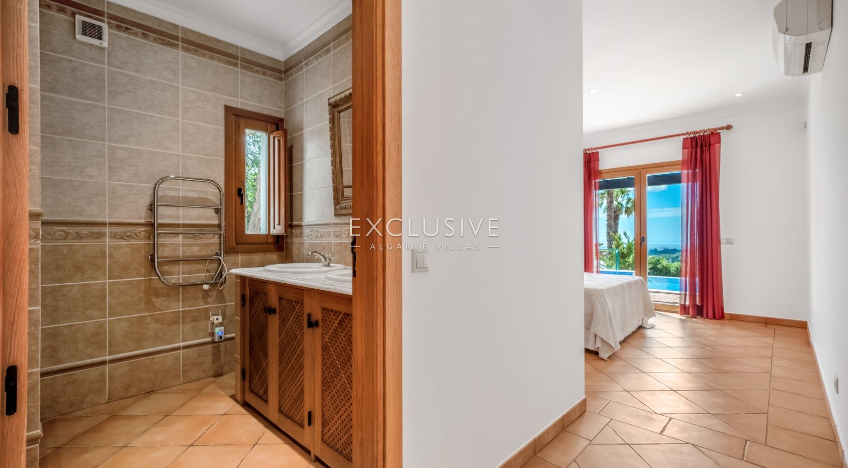 4-Schlafzimmer-Villa in Santa Bárbara de Nexe mit unverbautem Meerblick
