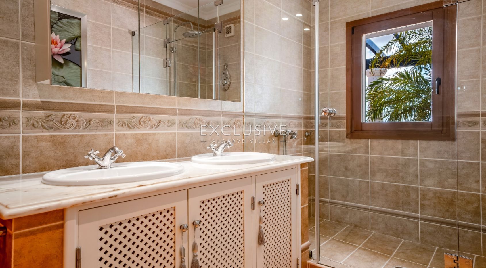 4-Schlafzimmer-Villa in Santa Bárbara de Nexe mit unverbautem Meerblick