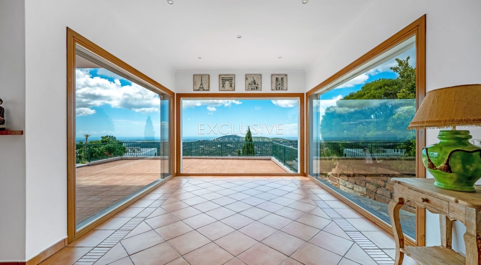 4-Schlafzimmer-Villa in Santa Bárbara de Nexe mit unverbautem Meerblick
