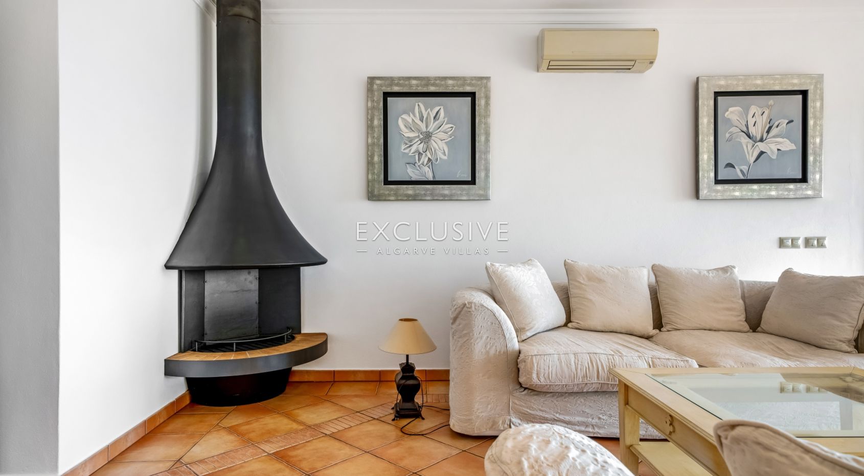 4-Schlafzimmer-Villa in Santa Bárbara de Nexe mit unverbautem Meerblick