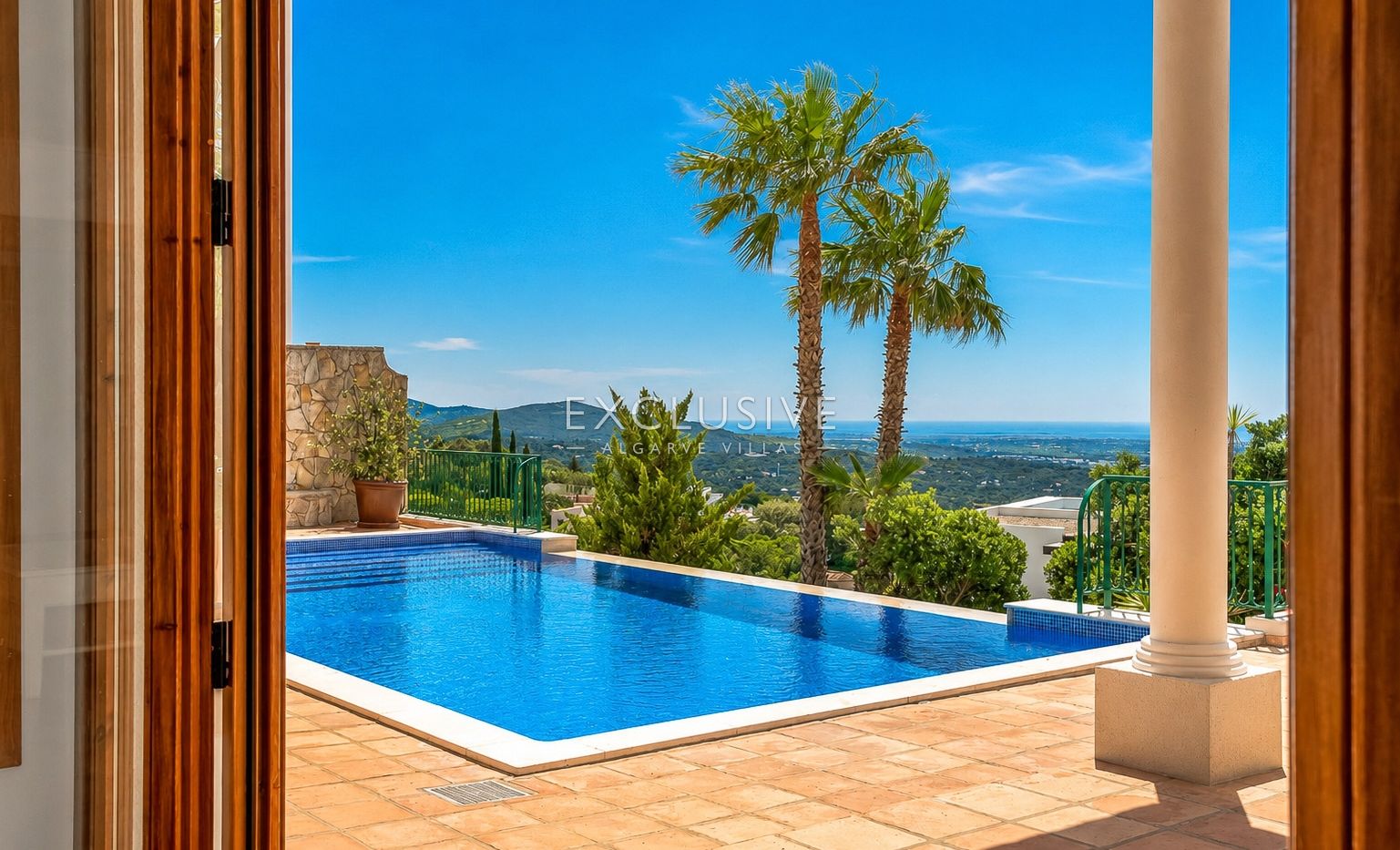 4-Schlafzimmer-Villa in Santa Bárbara de Nexe mit unverbautem Meerblick