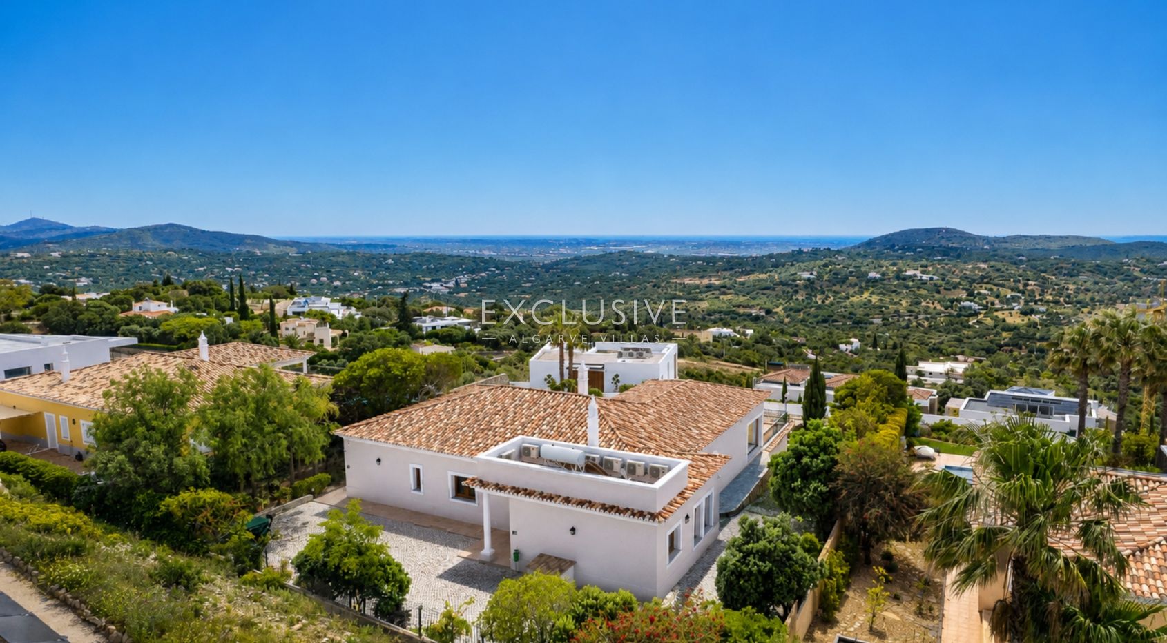 4-Schlafzimmer-Villa in Santa Bárbara de Nexe mit unverbautem Meerblick