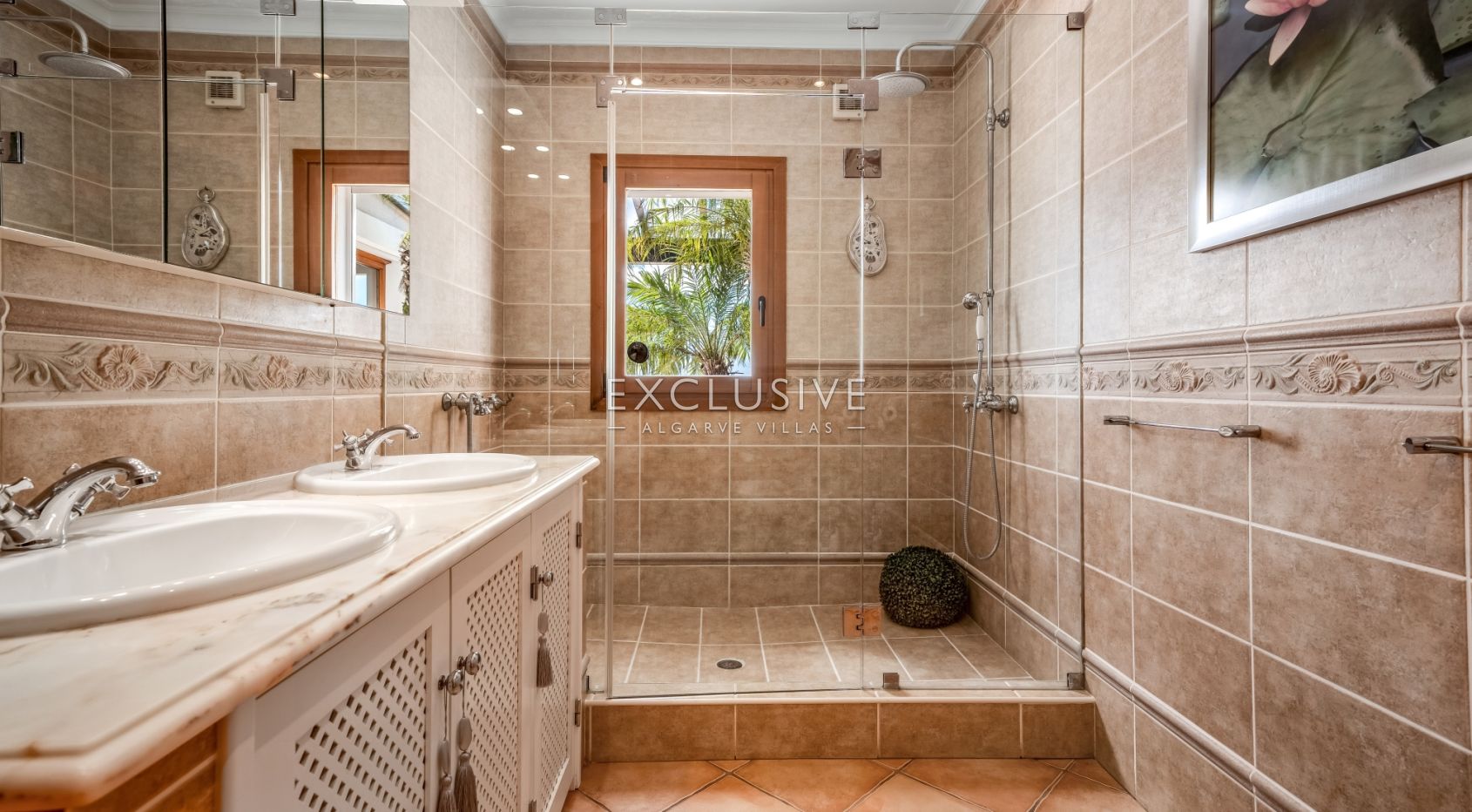 4-Schlafzimmer-Villa in Santa Bárbara de Nexe mit unverbautem Meerblick