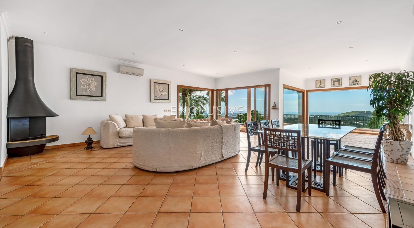 4-Schlafzimmer-Villa in Santa Bárbara de Nexe mit unverbautem Meerblick