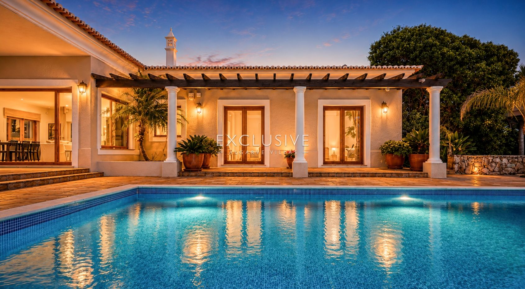 4-Schlafzimmer-Villa in Santa Bárbara de Nexe mit unverbautem Meerblick