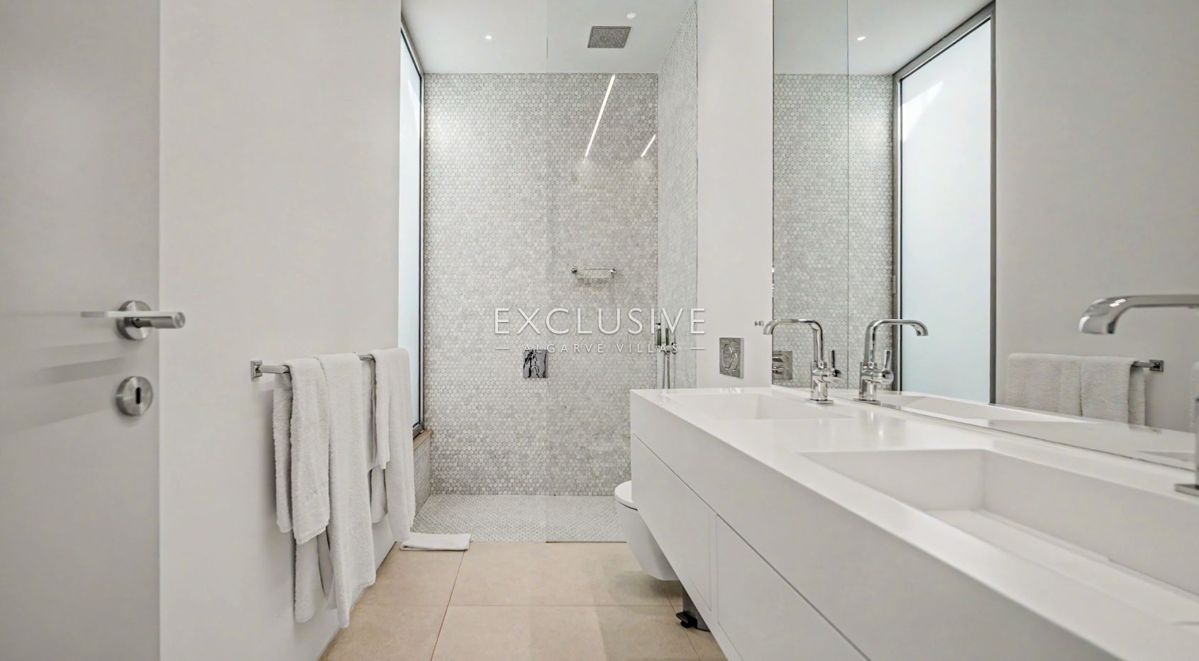 Luxury 6 bedroom Villa with 360º Sea Views in Canavial, Lagos