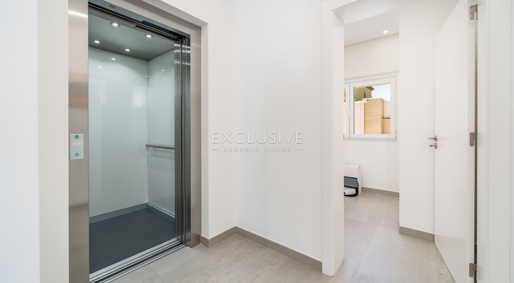 Exceptional Golf & Sea View Villa in Boavista, Lagos