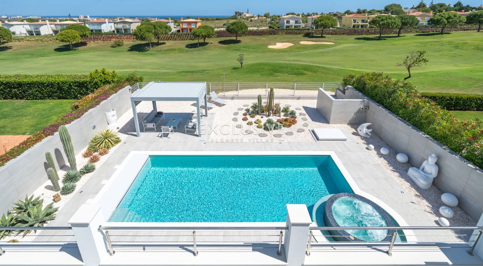 Exceptional Golf & Sea View Villa in Boavista, Lagos