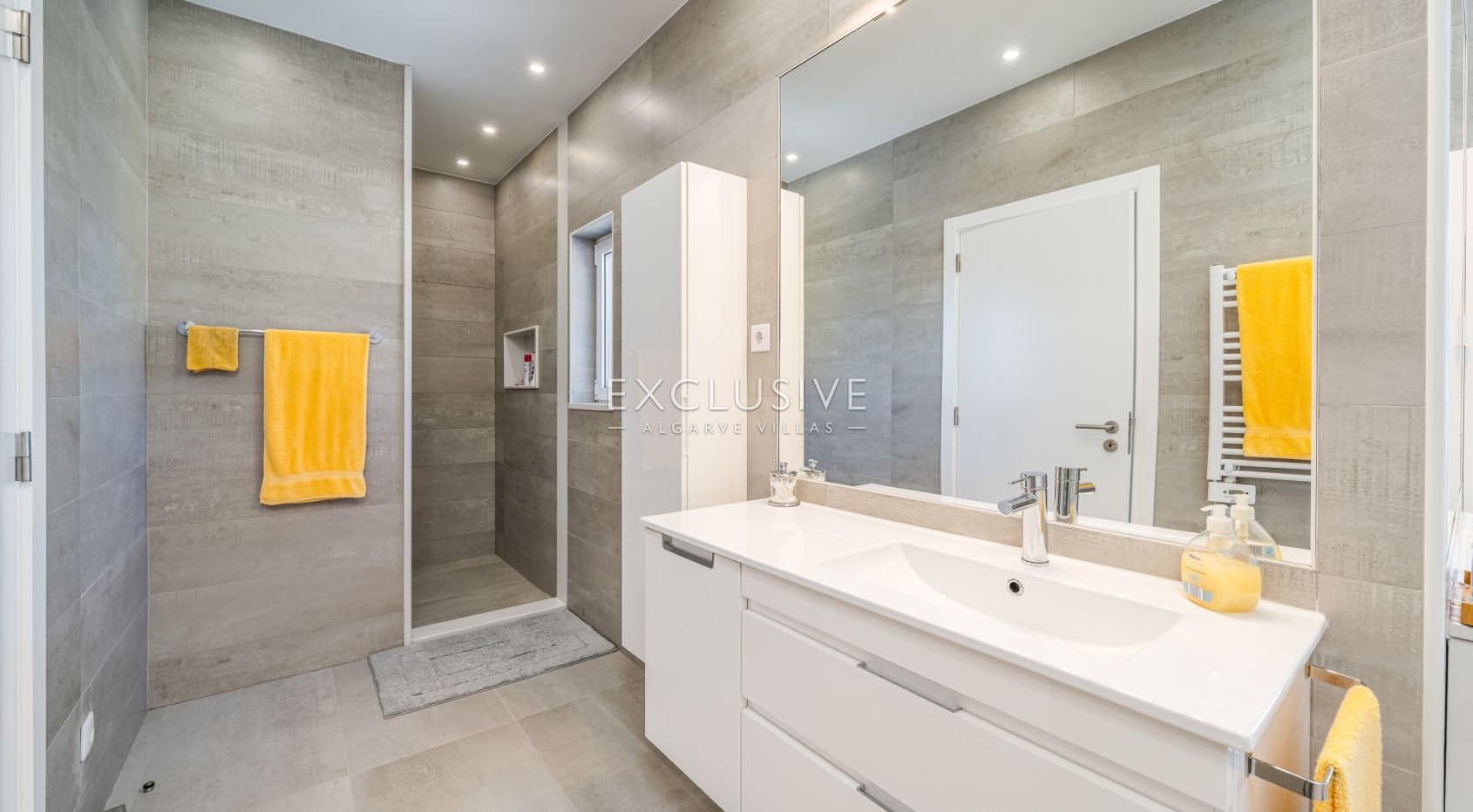 Exceptional Golf & Sea View Villa in Boavista, Lagos