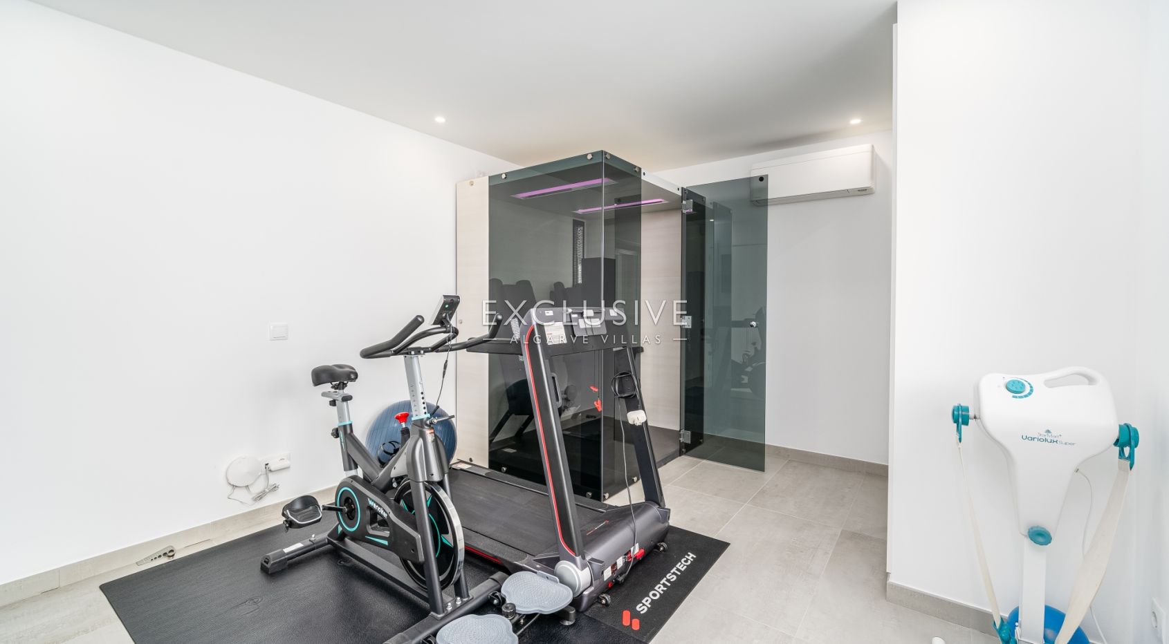 Exceptional Golf & Sea View Villa in Boavista, Lagos