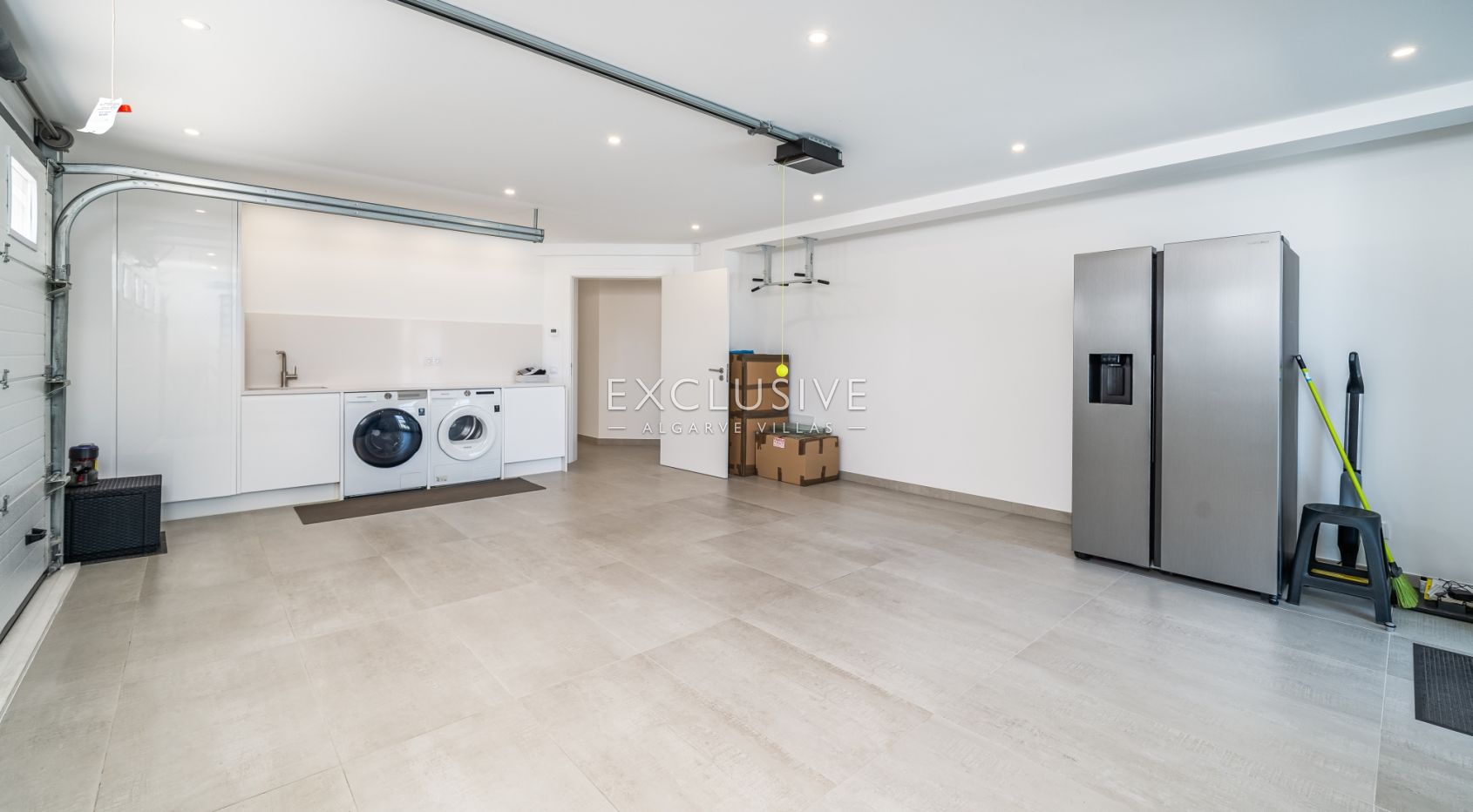 Exceptional Golf & Sea View Villa in Boavista, Lagos