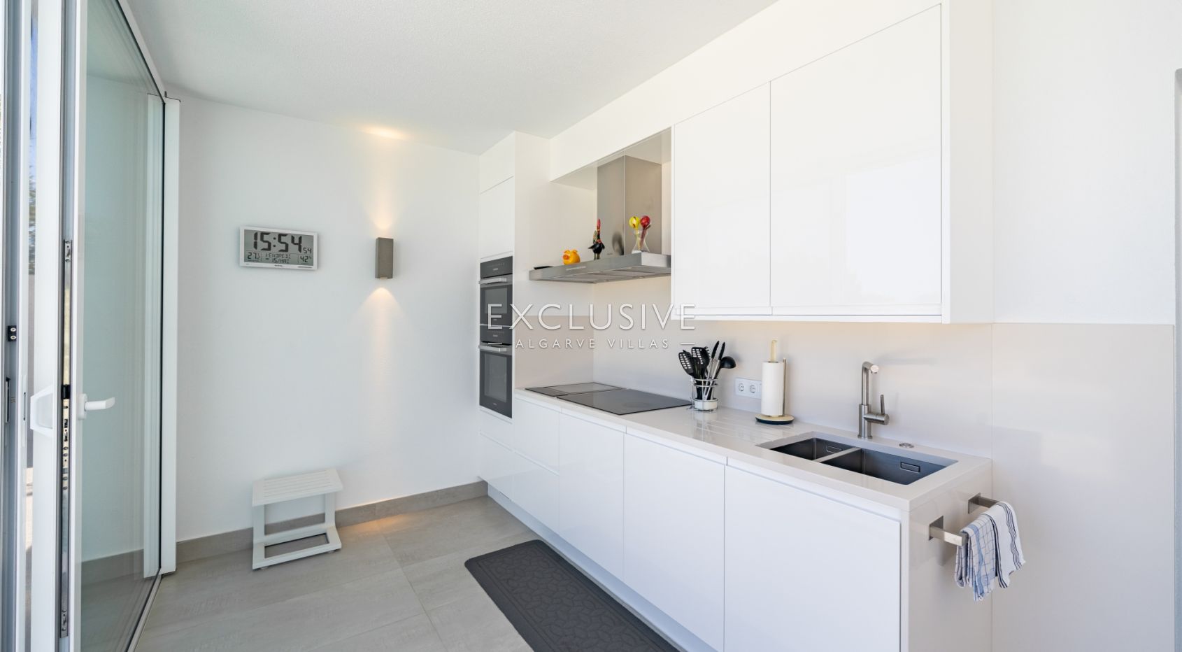 Exceptional Golf & Sea View Villa in Boavista, Lagos