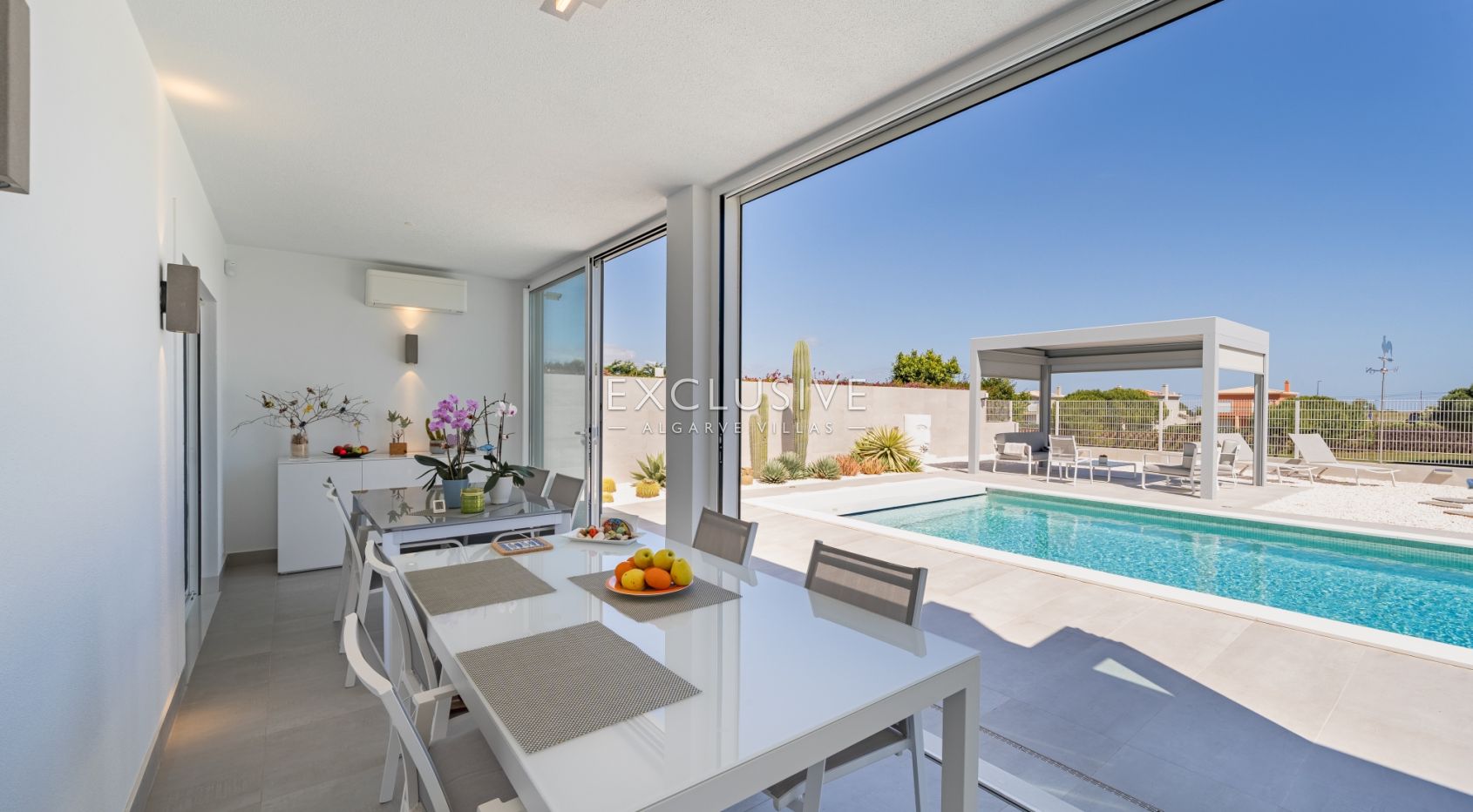 Exceptional Golf & Sea View Villa in Boavista, Lagos