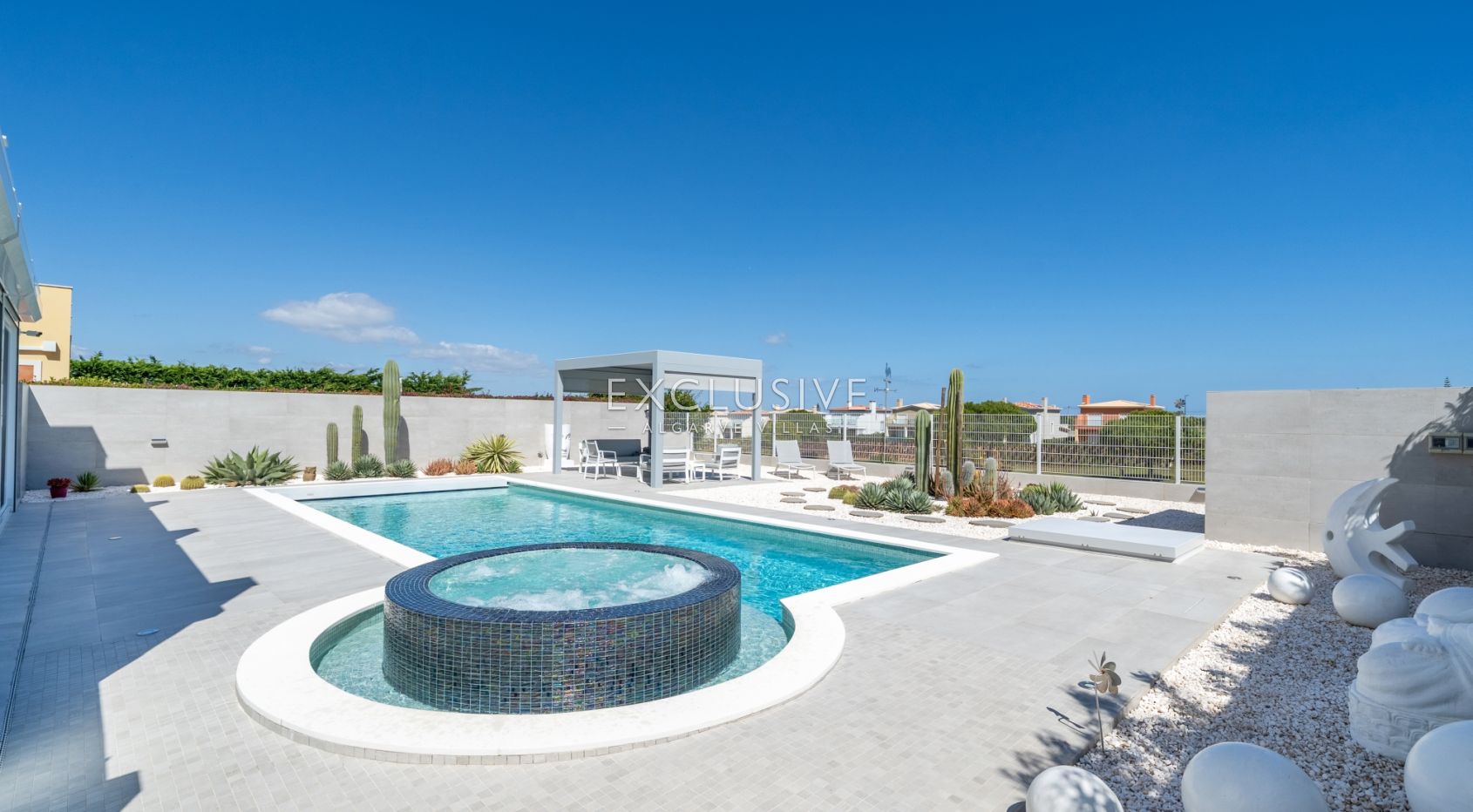Exceptional Golf & Sea View Villa in Boavista, Lagos