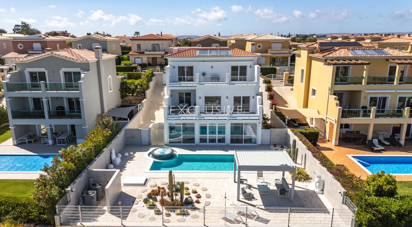 Exceptional Golf & Sea View Villa in Boavista, Lagos