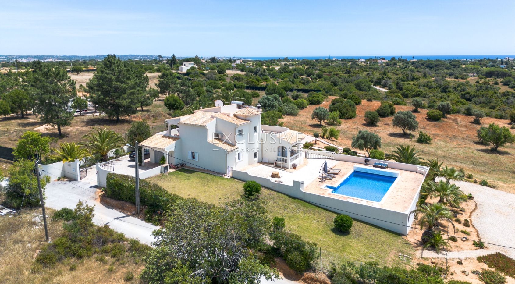 Exclusive 4+1 bedroom Villa with heated pool on 7910m2 plot in Porches, Algarve